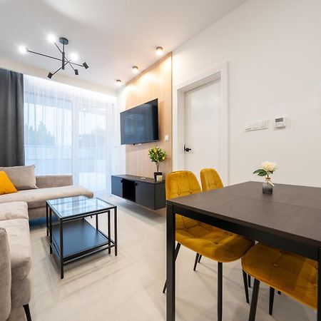 Miodowy Apartament Z Duzym Tarasem W Rewalu, Blisko Morza Экстерьер фото