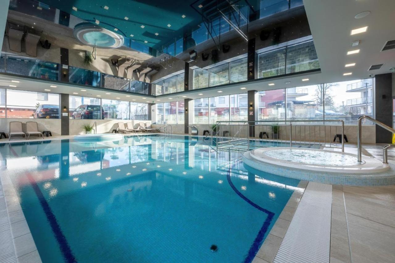 Miodowy Apartament Z Duzym Tarasem W Rewalu, Blisko Morza Экстерьер фото